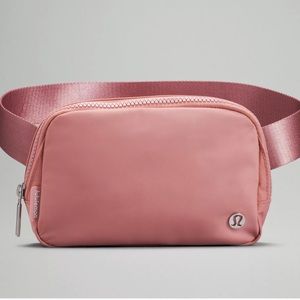 Lululemon everywhere belt bag